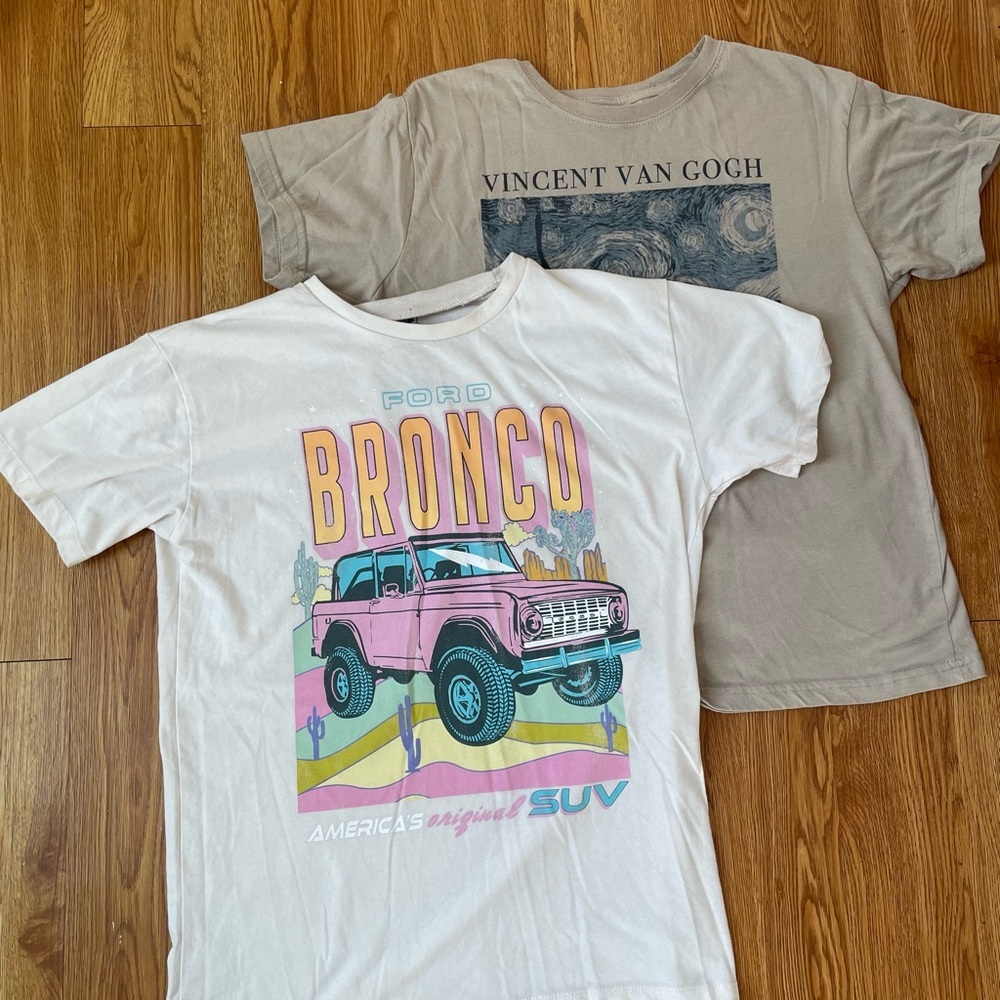 Set of 2 women’s graphic T-shirts - Picture 2 of 4